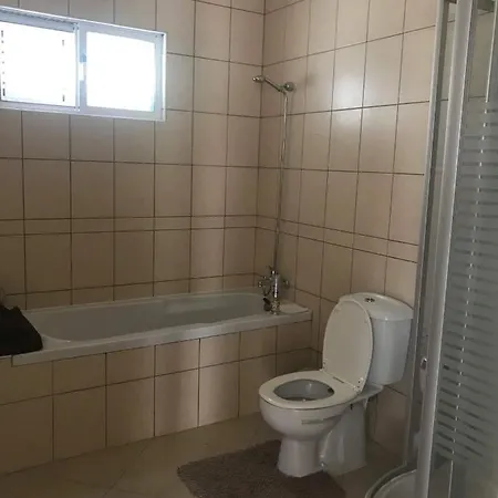 Australin Villa, Villa