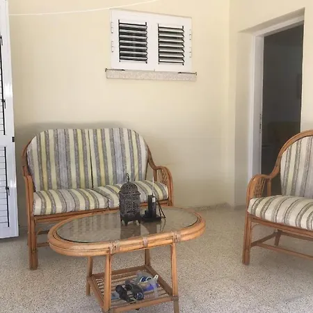 Australin Villa, Villa