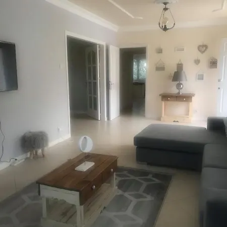 Australin Villa, فيلة لابيثوس
