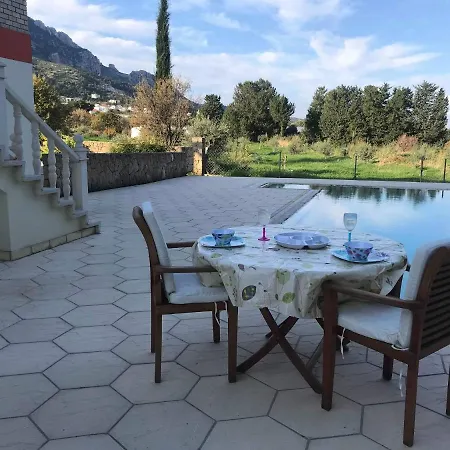 Australin Villa, فيلة
